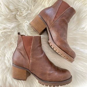 Mia block heel brown boots